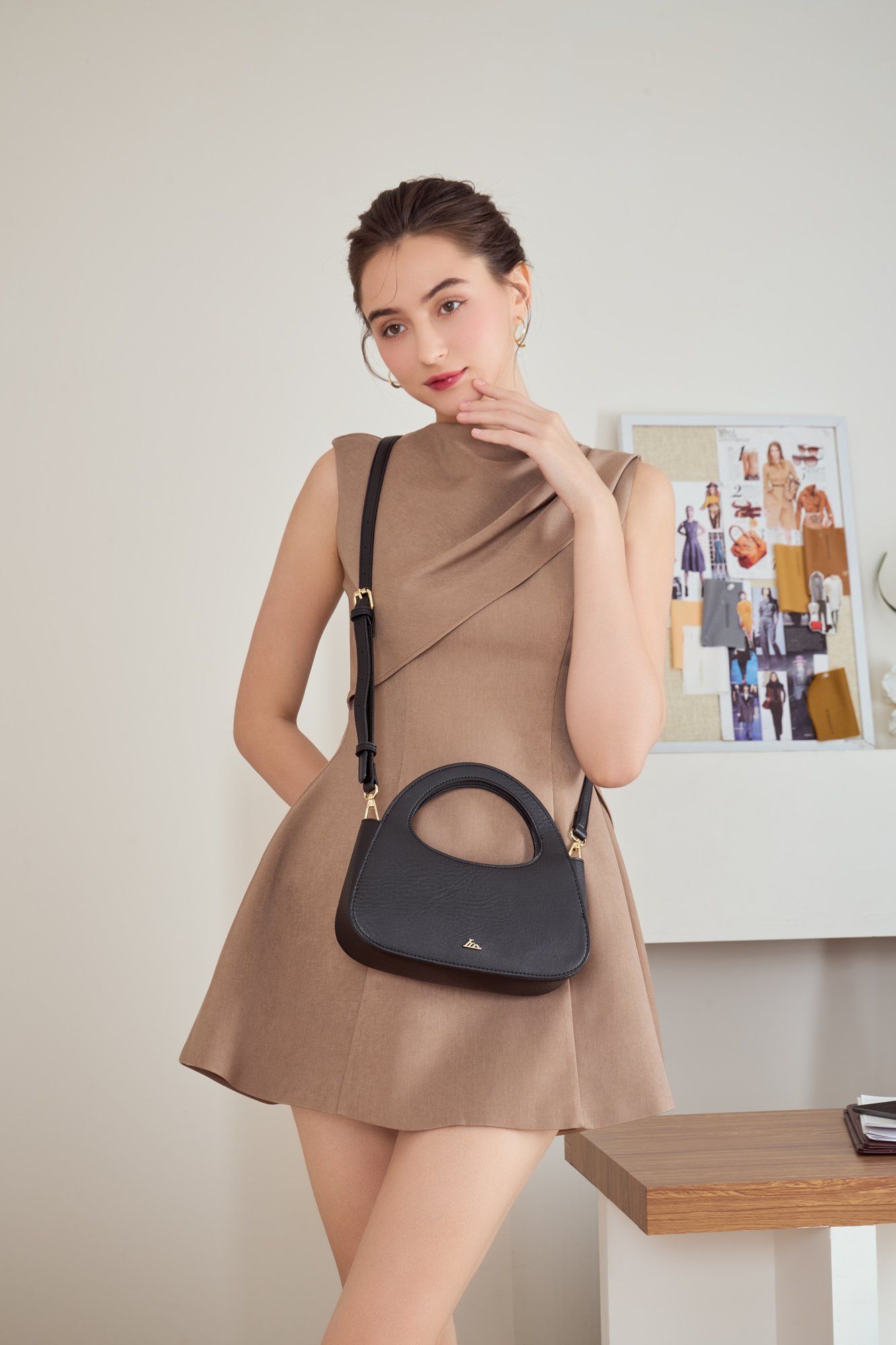 Túi Lata (Thời trang nữ đi chơi size 23 - Túi đeo chéo da HN133)