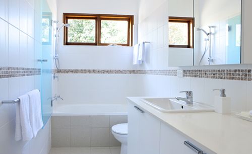 Kích thước cửa sổ nhà vệ sinh là yếu tố quan trọng tạo nên sự thoải mái trong phòng tắm. Không còn phải lo lắng về kích thước khi sử dụng sản phẩm của chúng tôi. Với độ chính xác và sự chuyên nghiệp, chúng tôi sẽ giúp bạn có được kích thước phù hợp nhất với phòng tắm của gia đình bạn!