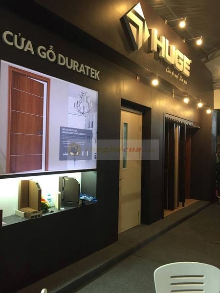 showroom cua go huge