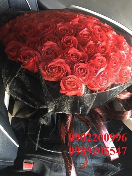 Bó hoa 99 bông hồng sáp thơm màu đỏ giá 1tr1