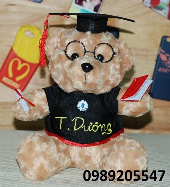 Gấu bông tốt nghiệp in logo Đại học Nguyễn Tất Thành