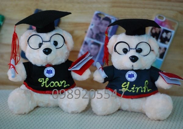 Gấu bông tốt nghiệp Đại học Hoa Sen