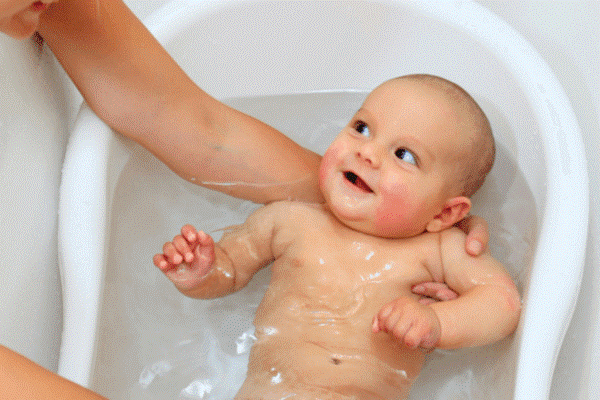 Tắm cho bé an toàn suốt mùa đông, liệu mẹ biết không?