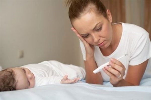 Hiểu lầm đáng giật mình của bậc cha mẹ khi con bị sốt