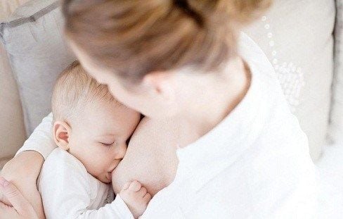 Mẹo hay giúp mẹ trị dứt điểm trẻ sơ sinh bị sôi bụng hay quấy khóc