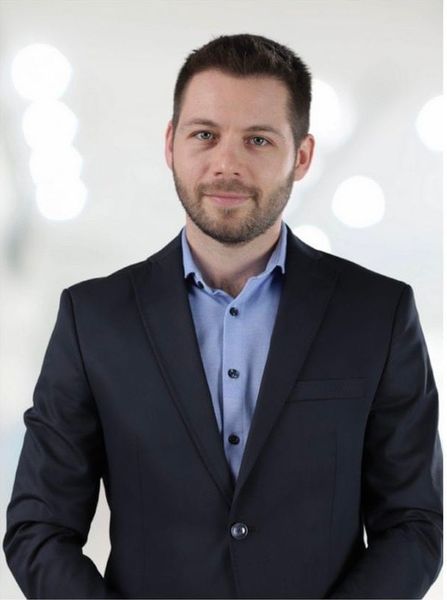 Tiến sĩ TÓTH SZILÁRD