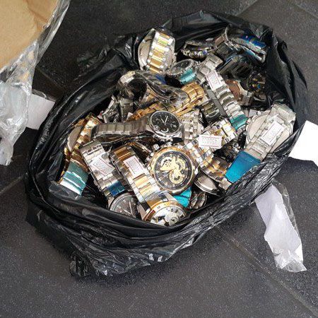 NHỮNG TÁC HẠI KHÔN LƯỜNG CỦA VIỆC DÙNG ĐỒNG HỒ GIẢ