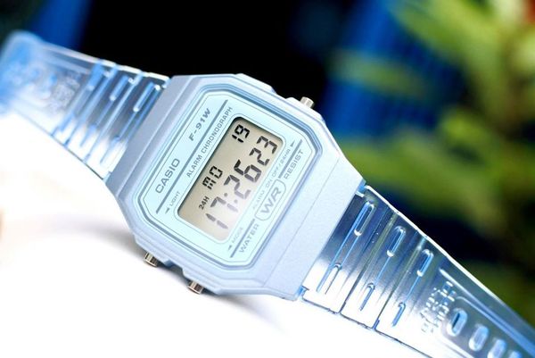 CASIO TRANSPARENTE: Elegancia y funcionalidad en una pieza única