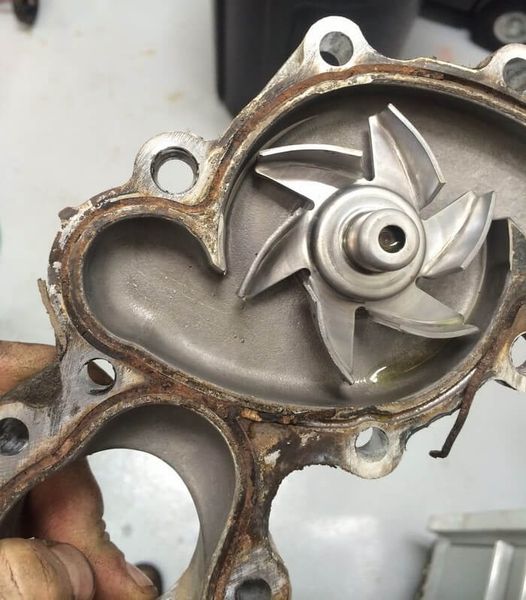 6 Hiện tượng hỏng bơm nước ô tô bạn nên biết