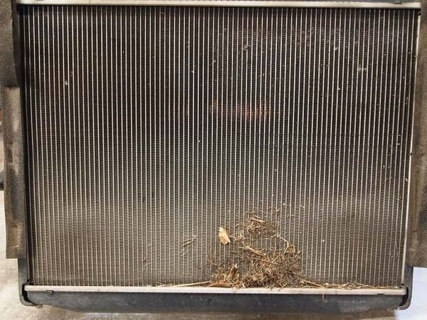 Cách vệ sinh két nước làm mát ô tô