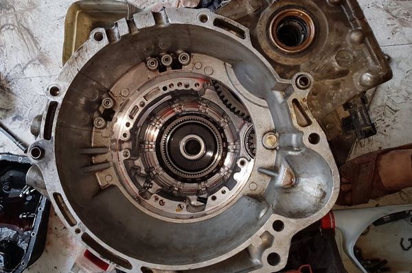 8 Dấu hiệu nhận biết hộp số xe ô tô bị hư hỏng