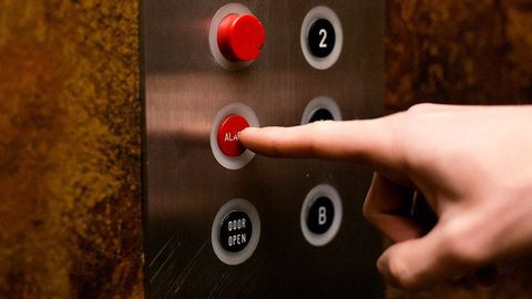 “Điểm danh” 5 sự cố khi sử dụng thang máy và cách xử lý
