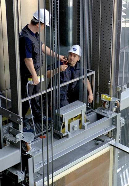 Tìm hiểu về bộ phận cầu thang máy và cách vận hành ra sao