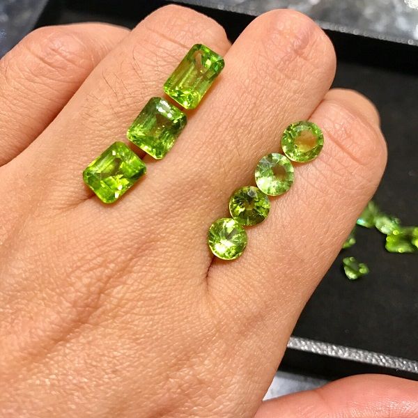 CÁC YẾU TỐ ẢNH HƯỞNG ĐẾN CHẤT LƯỢNG VÀ GIÁ CỦA ĐÁ PERIDOT