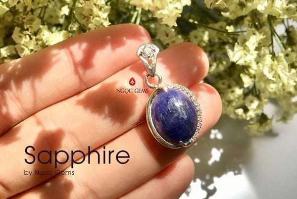 Đá Sapphire xanh dương là biểu tượng cho sự ổn định và trường tồn