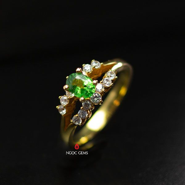 CÁC YẾU TỐ ẢNH HƯỞNG ĐẾN CHẤT LƯỢNG VÀ GIÁ CỦA ĐÁ PERIDOT