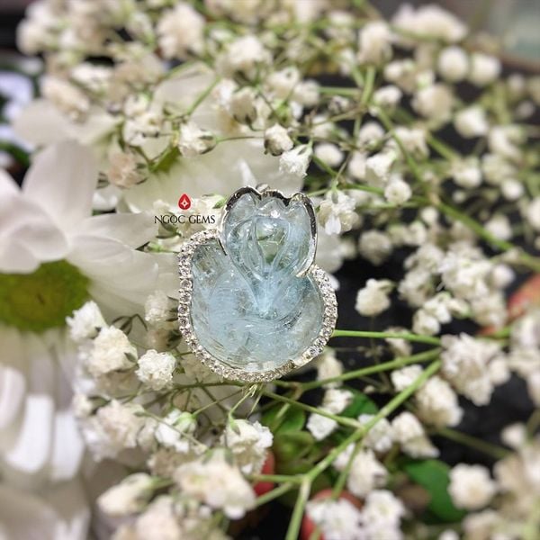 Hồ Ly Aquamarine được xem như là lá bùa hộ mệnh mang lại sắc đẹp - tài trí - quyền lực