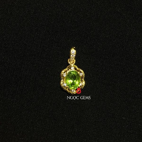 Mặt dây chuyền đá Peridot