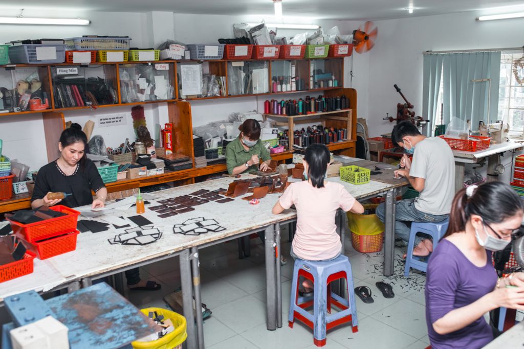 xưởng sản xuất ví da