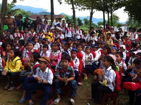 Donated backpacks for kids mountains in Quang Ngai province