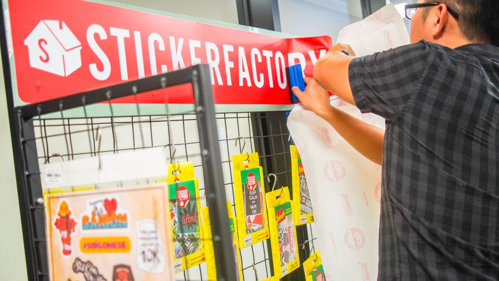 Bạn có biết trưng bày sản phẩm Sticker tại cửa hàng chiếm đến 80% cơ hội thành công !