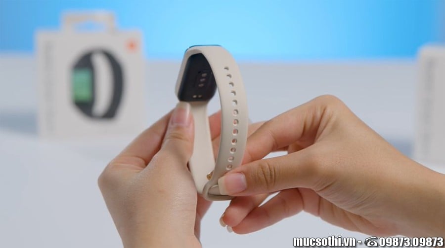 Mục sở thị tất tần tật về vòng tay thông minh Xiaomi Redmiband 2 - 09873.09873