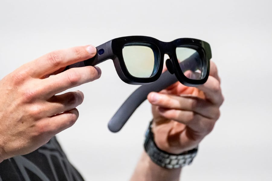 Meta và Oakley “Tuyên Chiến” GoPro: Kính Thông Minh AI Sẽ Thay Đổi Cuộc Chơi Hành Động! - MUCSOTHI.COM.VN
