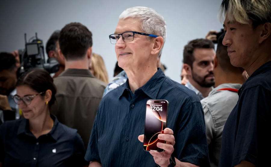 Apple Chấp Nhận Mức Thuế Bị Ông Trump Doạ Thay Vì Chuyển Sản Xuất iPhone Về Mỹ - mucsothi.com.vn