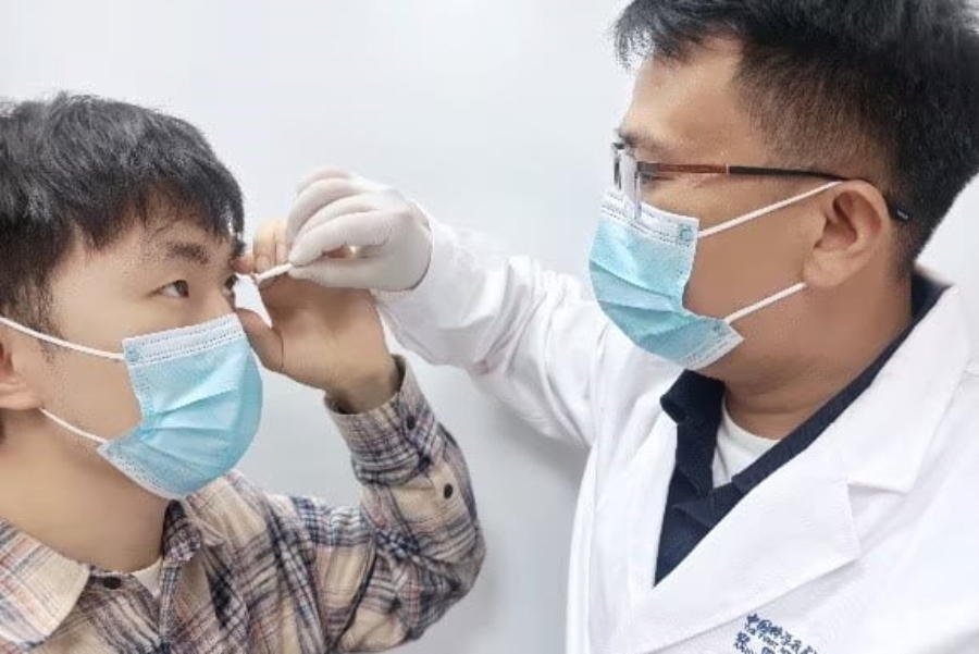 Kính Áp Tròng Hồng Ngoại: Bí Mật Nhìn Xuyên Màn Đêm Bằng Đôi Mắt Thật! - MUCSOTHI.COM.VN