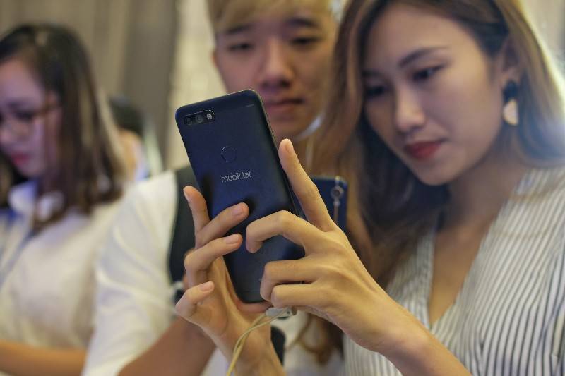 Điểm danh smartphone tầm trung màn hình tràn viền gây sốt tại Việt Nam - mucsothi.vn