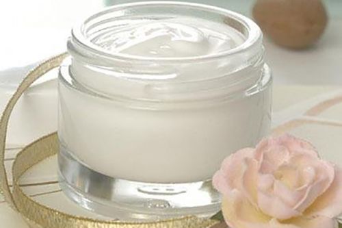 HỌC LÀM KEM DƯỠNG DA CHỐNG NẮNG CƠ BẢN