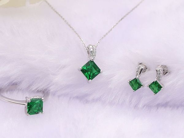 Điểm Danh 8 Loại đá Quý Màu Xanh Lục được ưa Chuộng | KingGems Gems & Jewels