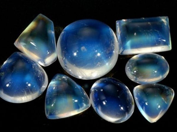 Giá đá mặt trăng là bao nhiêu là mối bận tâm của bạn?! - Trang Sức Sen