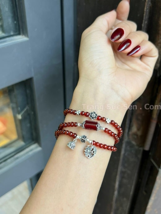 Vòng tay Đá garnet thạch lựu mix charm bạc