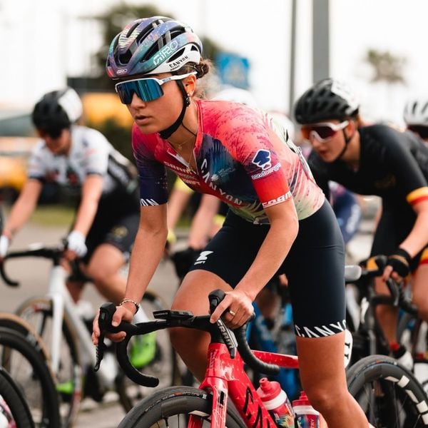 Giro Aries Spherical Canyon team nữ