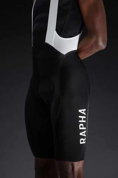 Chi tiết phần dưới Rapha Men's Pro Team Bib Shorts III