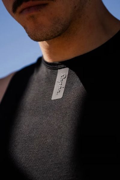 Chi tiết Rapha Merino Lightweight Base Layer
