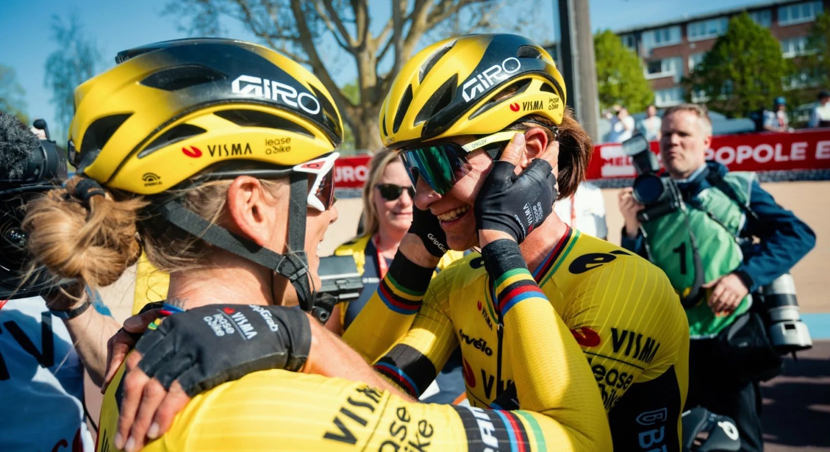 Giro Aries Spherical Canyon team