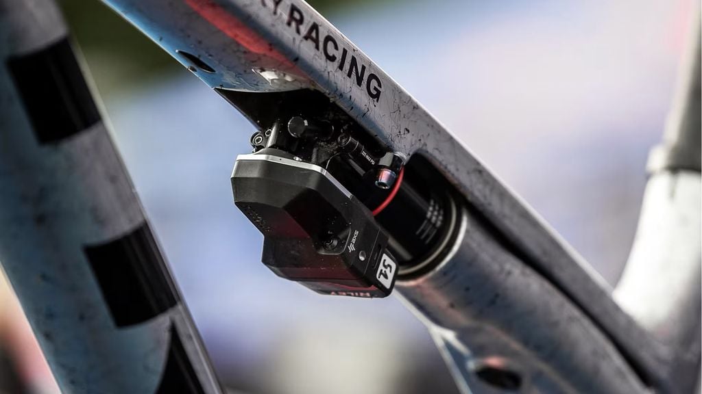 Hệ thống giảm xóc thông minh RockShox Flight Attendant
