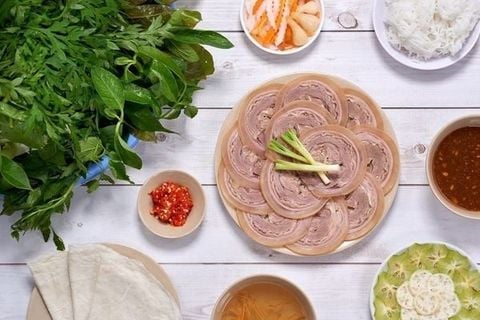 Bánh tráng cuốn thịt heo ngon đúng vị, ăn một lần nhớ mãi