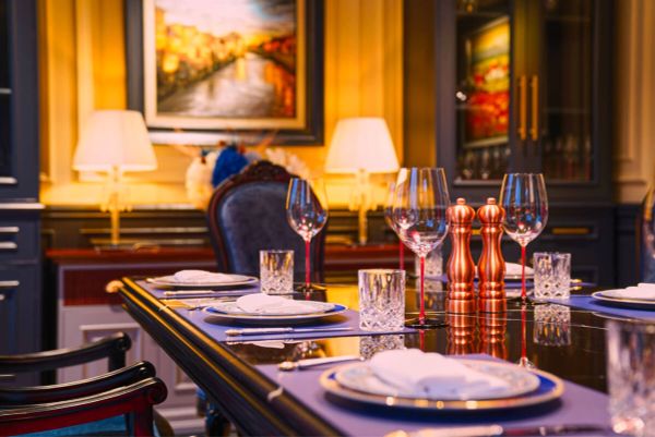 Nhà hàng tiếp khách sang trọng ở Hà Nội