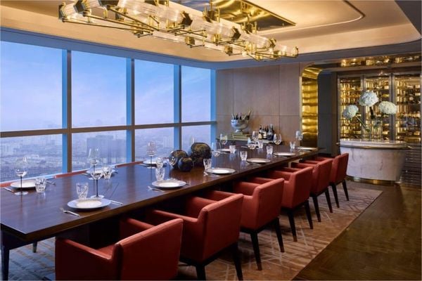 Nhà hàng tiếp khách sang trọng ở Hà Nội