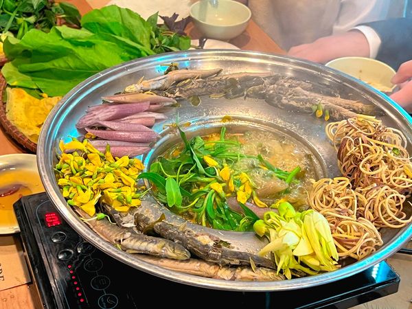 Nhà hàng tiếp khách sang trọng ở hà nội