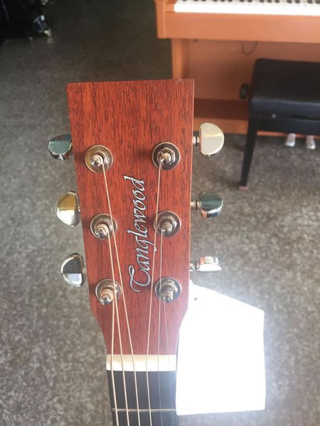 https://file.hstatic.net/1000093576/file/dan-guitar-acoustic-tanglewood-twrd-2-2_grande.jpg