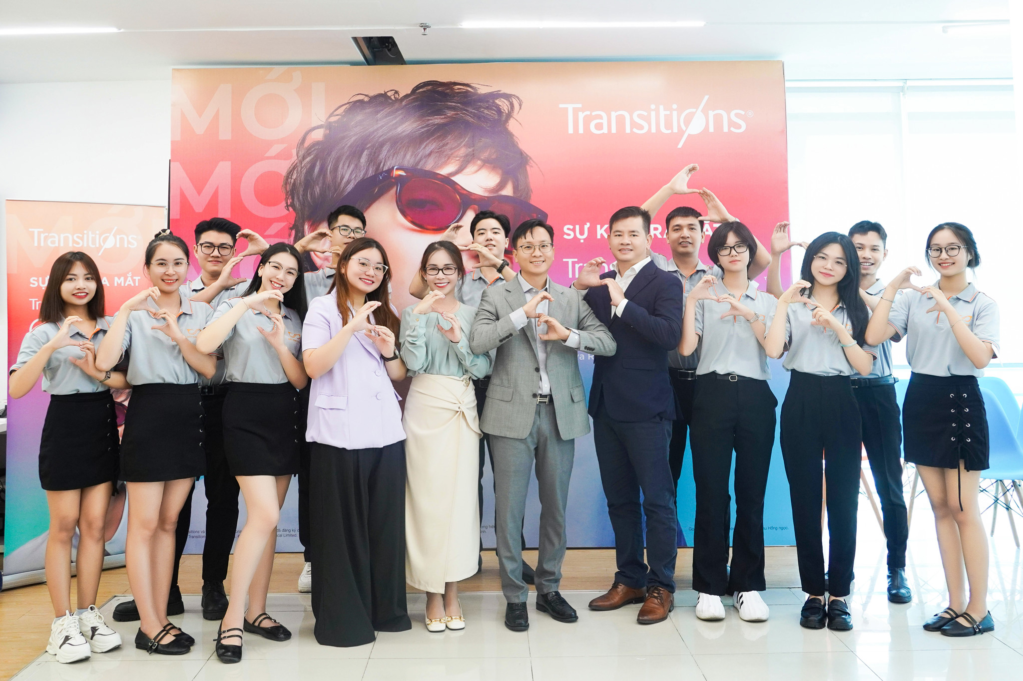 MẮT KÍNH SHADY THAM GIA SỰ KIỆN TRAINING VÀ RA MẮT TRÒNG KÍNH ĐỔI MÀU ESSILOR TRANSITIONS GEN S
