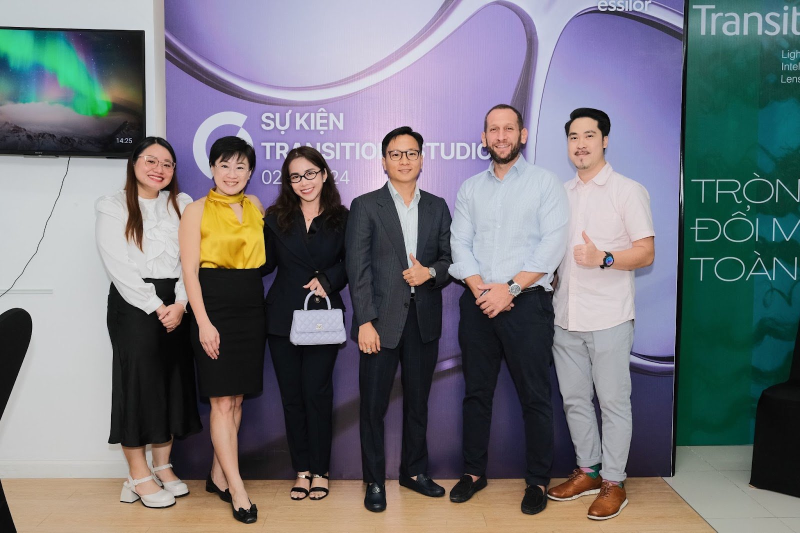 MẮT KÍNH SHADY THAM DỰ SỰ KIỆN TRANSITIONS STUDIO - ĐÀO TẠO CHUYÊN SÂU THƯƠNG HIỆU TRÒNG KÍNH ĐỔI MÀU TỪ ESSILORLUXOTTICA