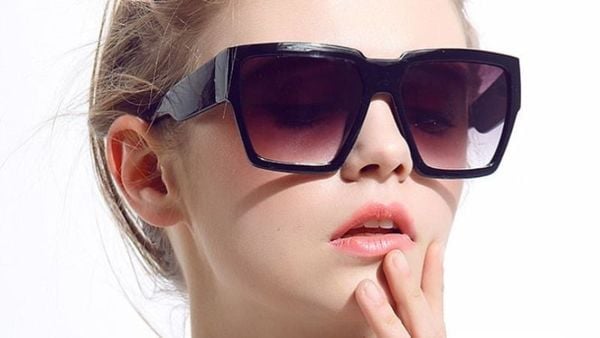 Bị đau mắt đỏ nên đeo kính gì