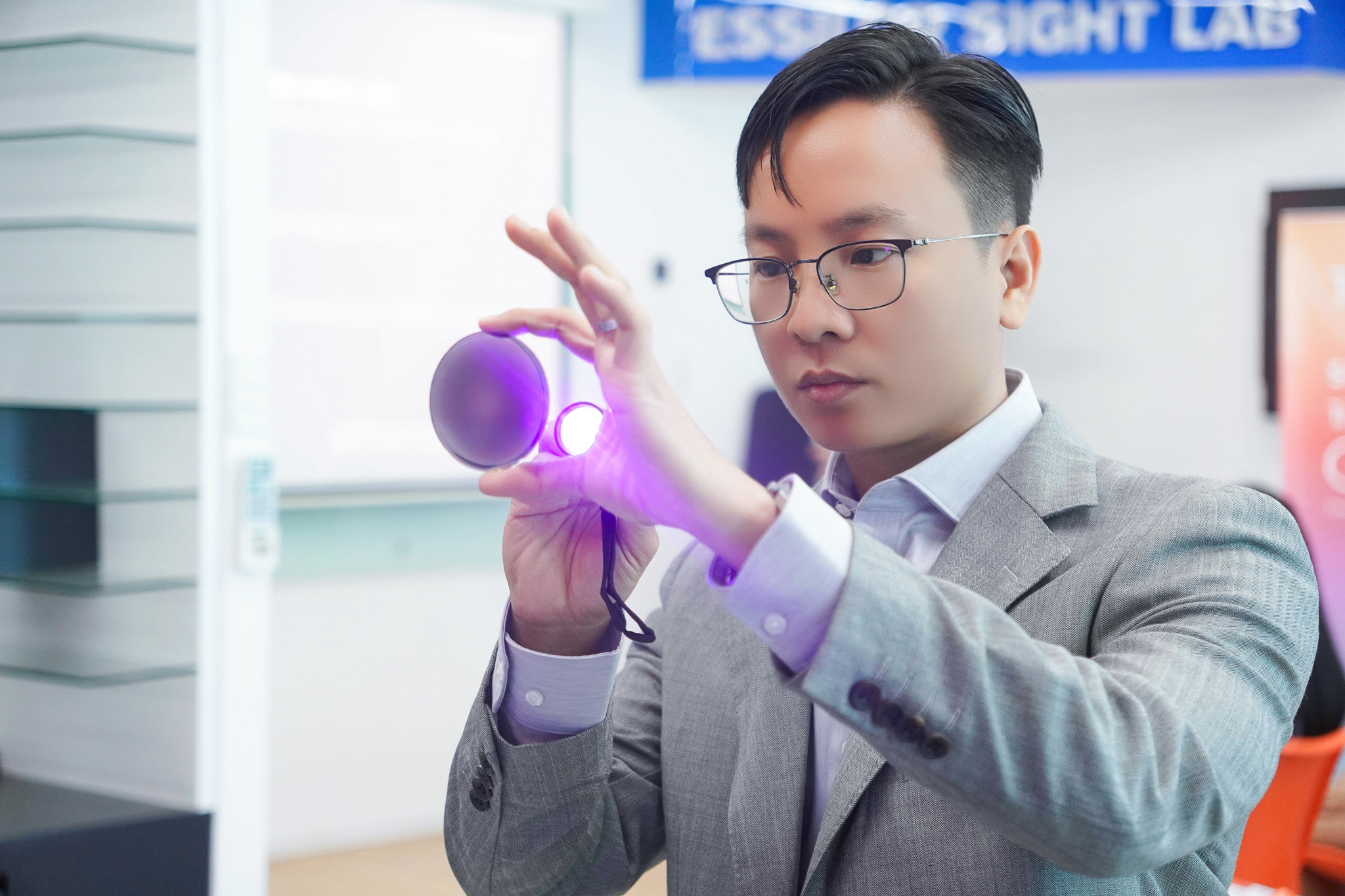 MẮT KÍNH SHADY THAM GIA SỰ KIỆN TRAINING VÀ RA MẮT TRÒNG KÍNH ĐỔI MÀU ESSILOR TRANSITIONS GEN S