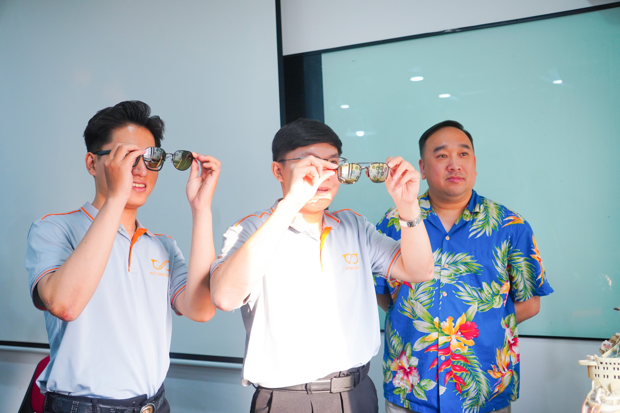 Đại Diện Thương Hiệu Maui Jim (Mỹ) Trực Tiếp Đào Tạo Độc Quyền Cho Đội Ngũ Mắt Kính Shady