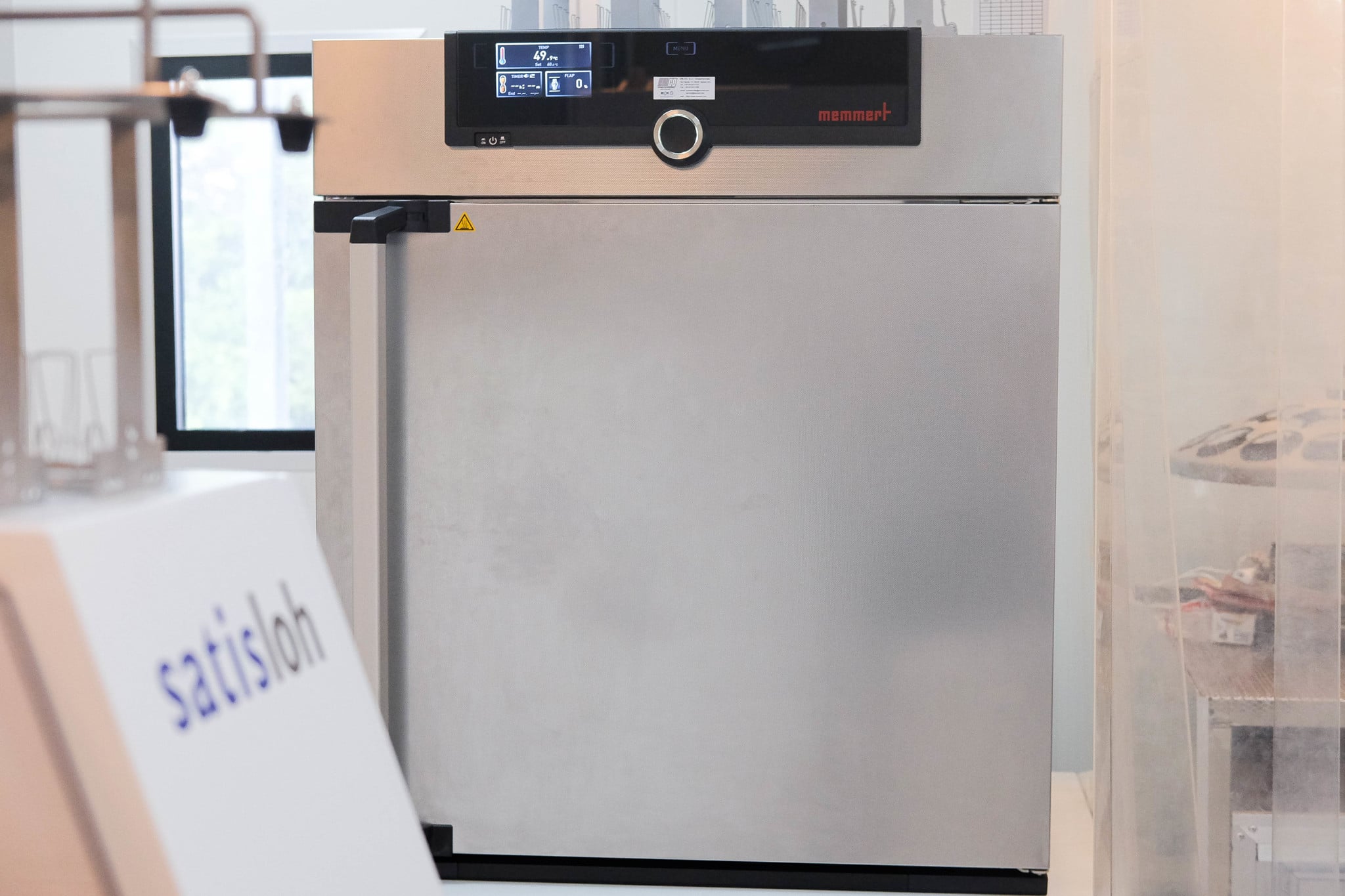 MẮT KÍNH SHADY THAM QUAN QUY TRÌNH SẢN XUẤT TRÒNG KÍNH TẠI PHÒNG LAB LEVALENS - HOYA